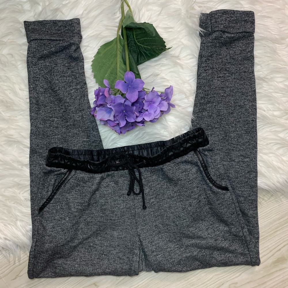 ❤️New look| Black and gray stretchy pants